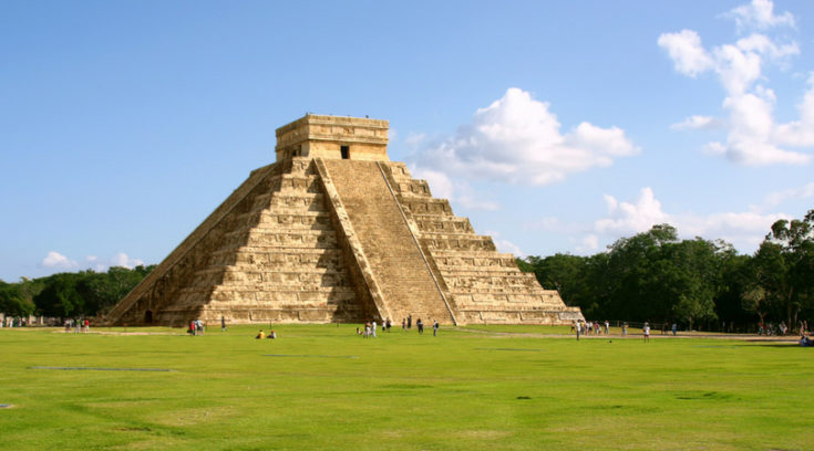 Image of Chichen Itza pyramid