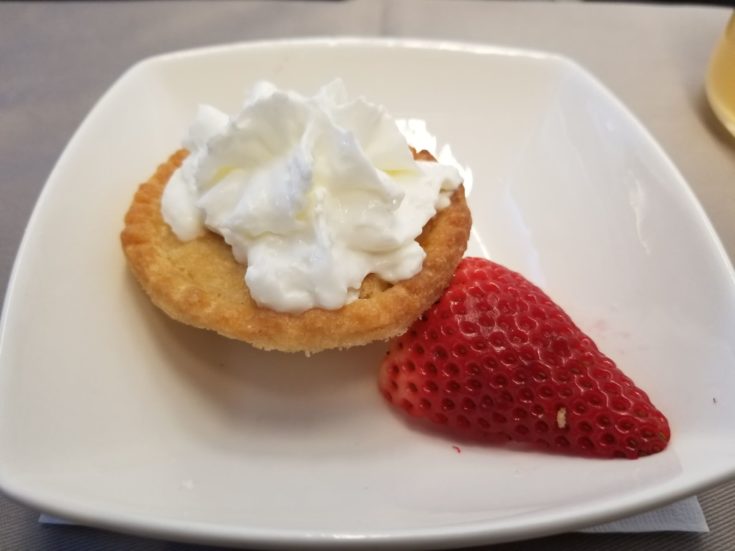Hawaiian Air First Class review - dining dessert