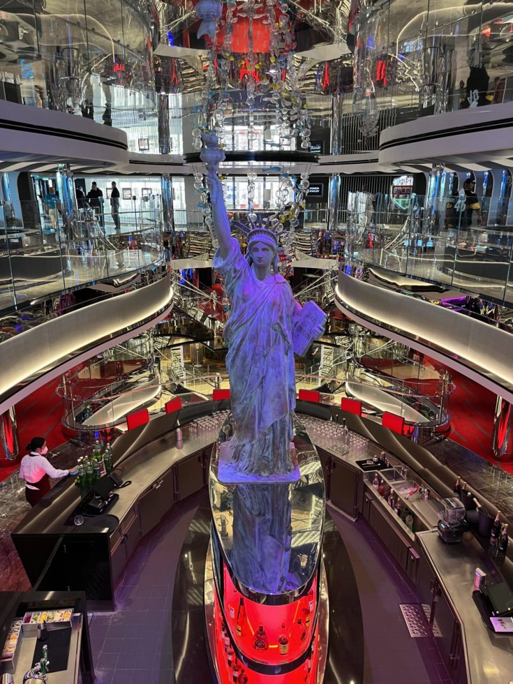 Image of Statue of Liberty replica above the MSC Seashore Casino Bar